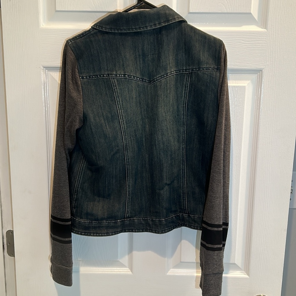 Woman’s GUESS Jean Jacket Size L - Denim Grey Striped Knit Sleeves - Picture 3 of 7